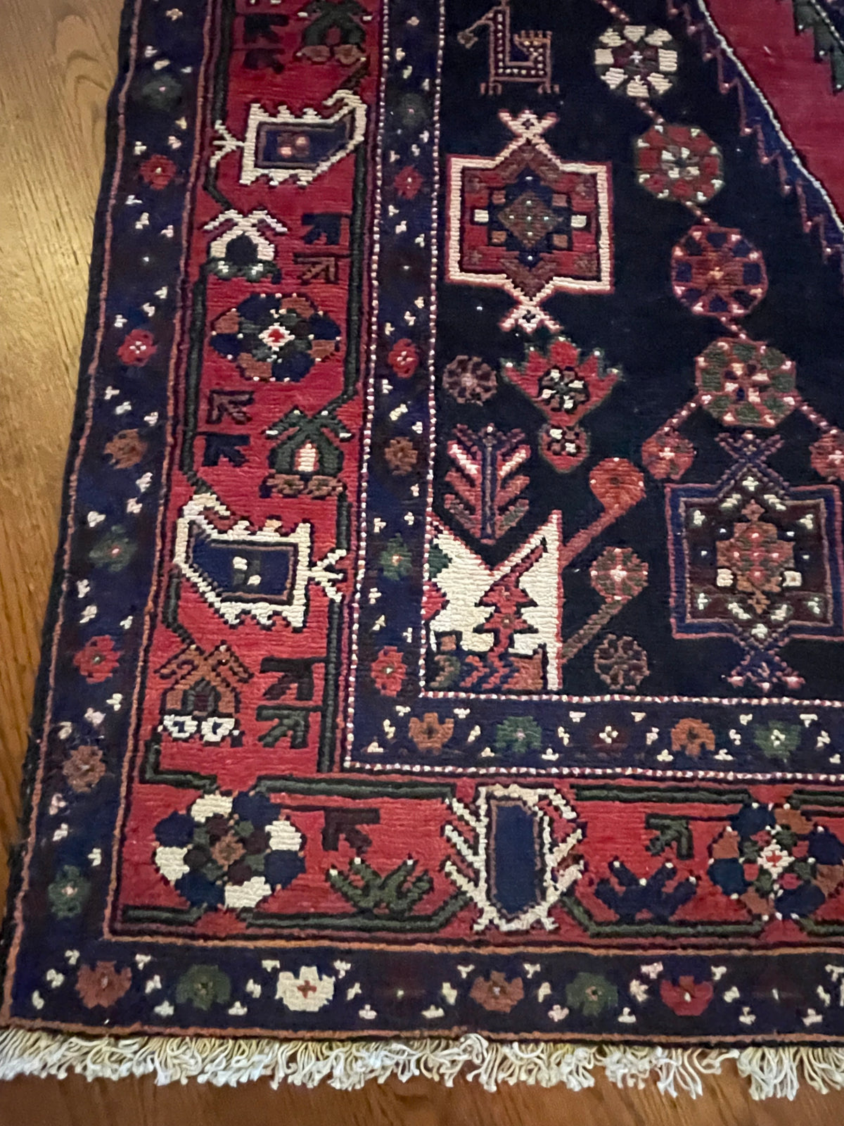 Persian Hosseinabad Hamedan Rug 150x200 cm - 50 Years Old - Hand-Knotted - Thick Pile - Excellent Condition