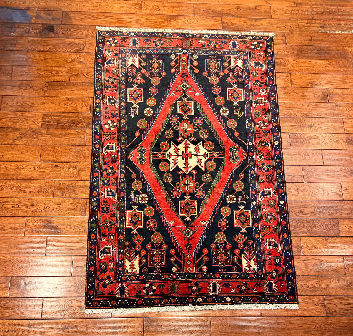 Persian Hosseinabad Hamedan Rug 150x200 cm - 50 Years Old - Hand-Knotted - Thick Pile - Excellent Condition