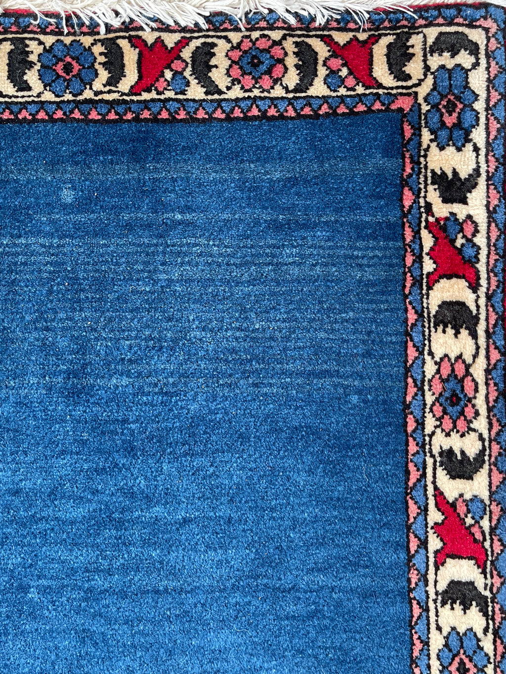 Hand knotted Persian Gabbeh Rug size 145x103cm